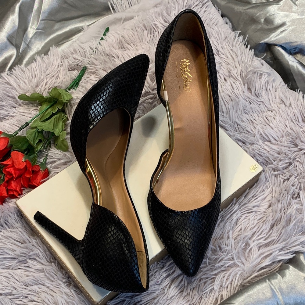 🌹Mossimo • EUC Black Pointed Faux Snakeprint Leather Heels with Gold Trim